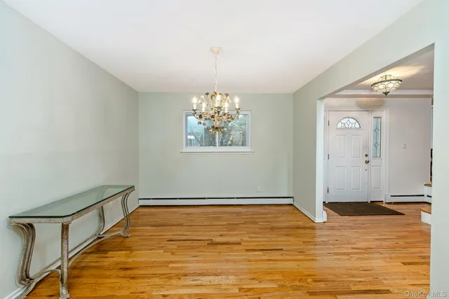 $799,999 | 25 Sheryl Crescent, Smithtown, NY 11787