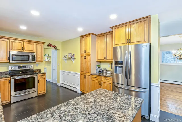 $799,999 | 25 Sheryl Crescent, Smithtown, NY 11787