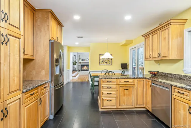 $799,999 | 25 Sheryl Crescent, Smithtown, NY 11787