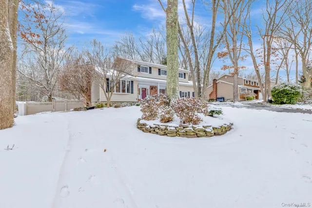 $799,999 | 25 Sheryl Crescent, Smithtown, NY 11787