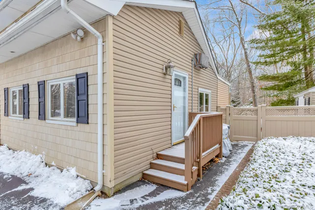 $799,999 | 25 Sheryl Crescent, Smithtown, NY 11787