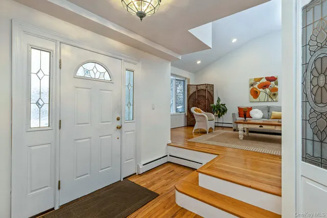 $799,999 | 25 Sheryl Crescent, Smithtown, NY 11787