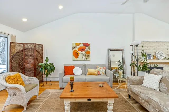 $799,999 | 25 Sheryl Crescent, Smithtown, NY 11787