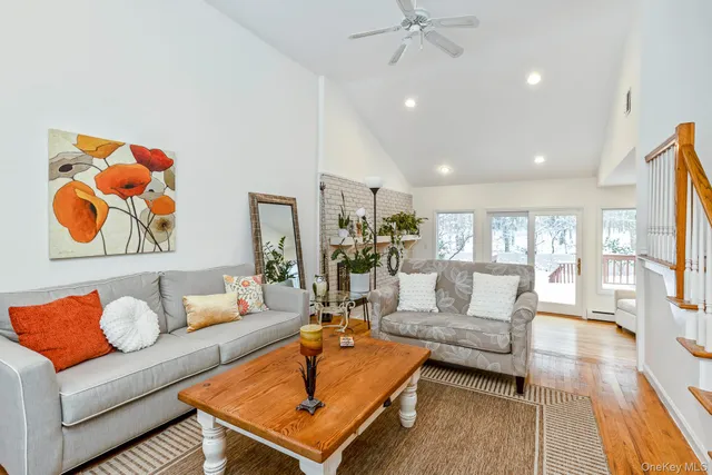 $799,999 | 25 Sheryl Crescent, Smithtown, NY 11787