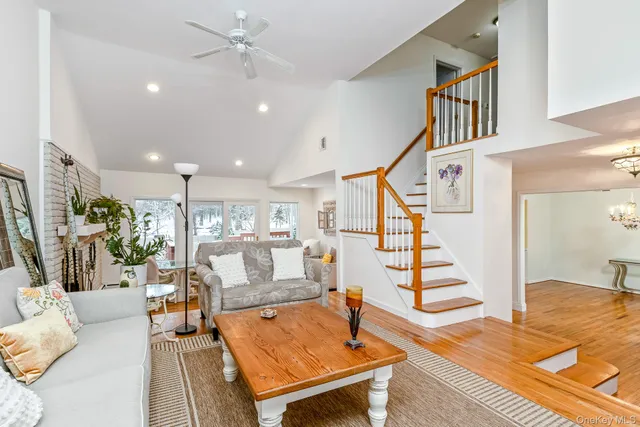 $799,999 | 25 Sheryl Crescent, Smithtown, NY 11787