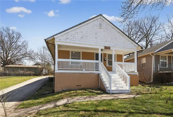 $124,900 | 8219 Wayne Avenue, Kansas City, MO 64131