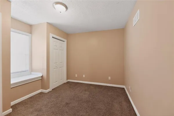 $124,900 | 8219 Wayne Avenue, Kansas City, MO 64131