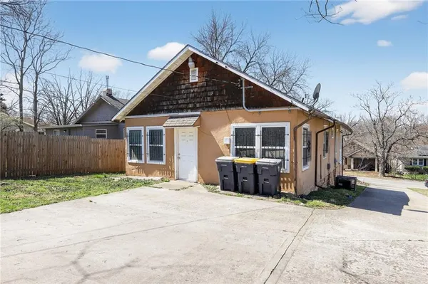 $124,900 | 8219 Wayne Avenue, Kansas City, MO 64131