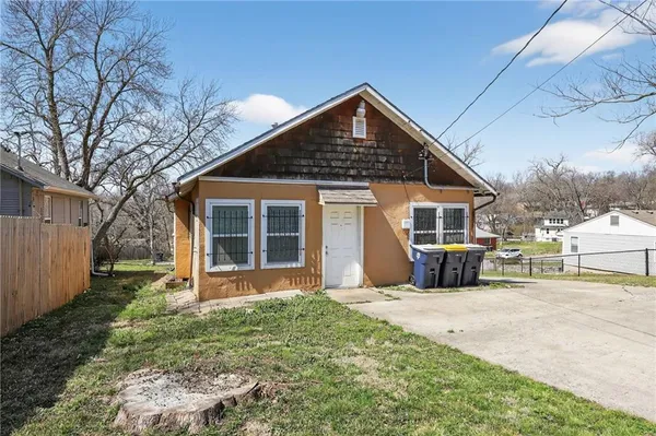 $124,900 | 8219 Wayne Avenue, Kansas City, MO 64131