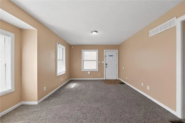 $124,900 | 8219 Wayne Avenue, Kansas City, MO 64131