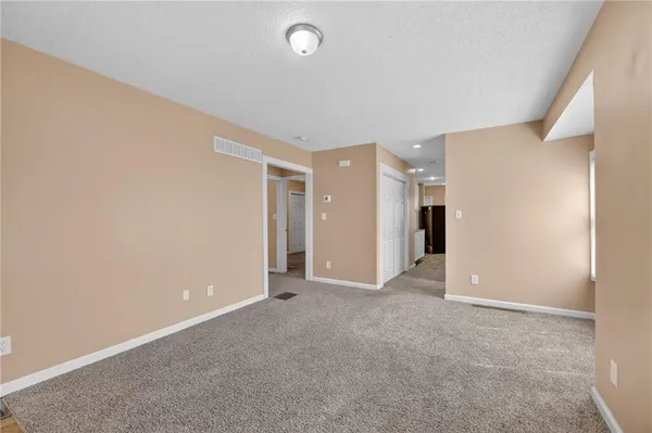 $124,900 | 8219 Wayne Avenue, Kansas City, MO 64131