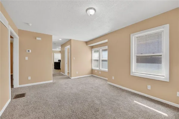 $124,900 | 8219 Wayne Avenue, Kansas City, MO 64131