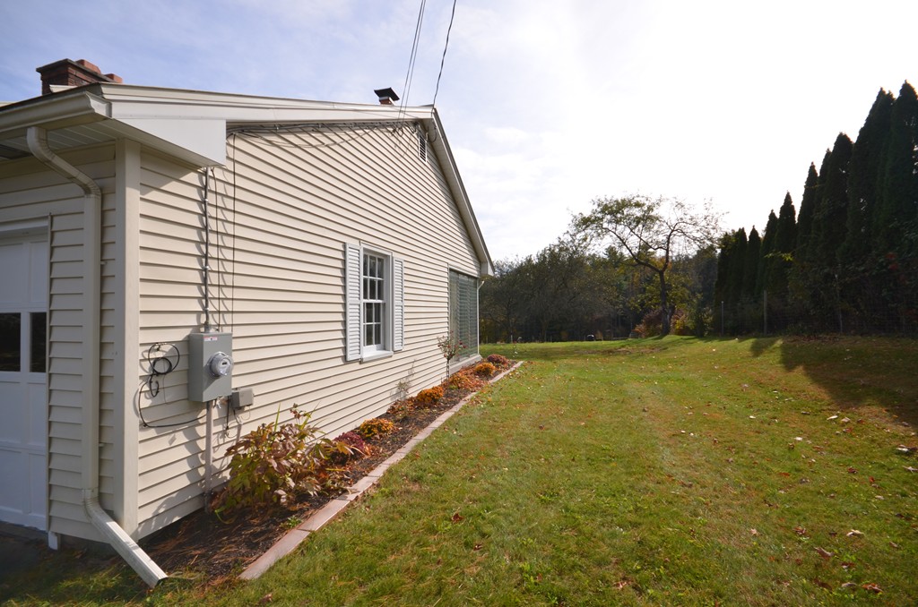 395 Adams Road Greenfield, MA 01301 - Photo 3 of 27 Gallery Image 3