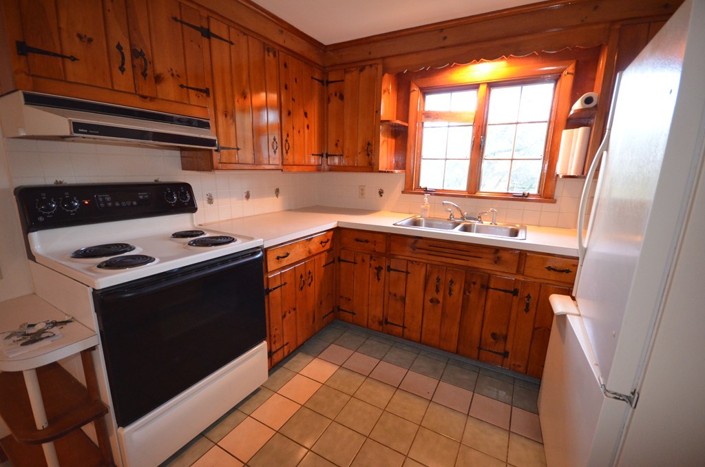 395 Adams Road Greenfield, MA 01301 - Photo 8 of 27 Gallery Image 8