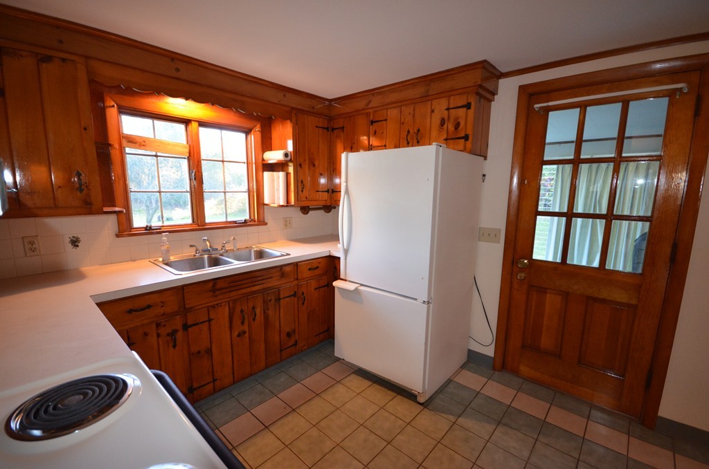 395 Adams Road Greenfield, MA 01301 - Photo 9 of 27 Gallery Image 9