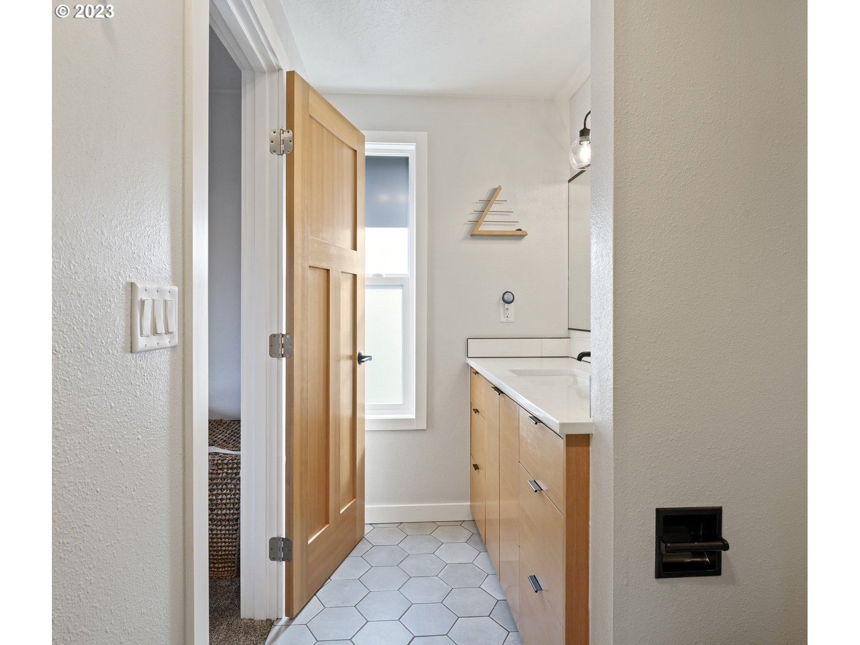 2180 9th Street Springfield, OR 97477 - Photo 19 of 32 a view of a hallway with cabinets
