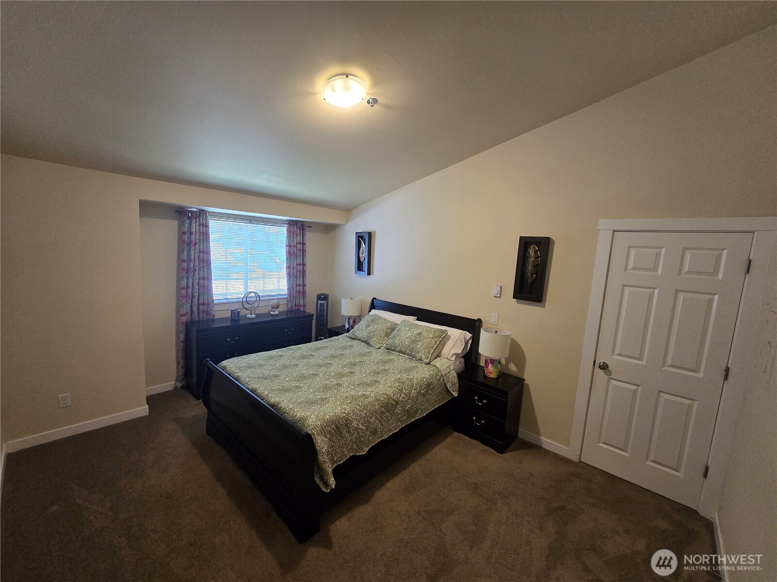 1840 South 284th Lane, Unit H204 Federal Way, WA 98003 - Photo 4 of 14 a bed room with a bed and a window