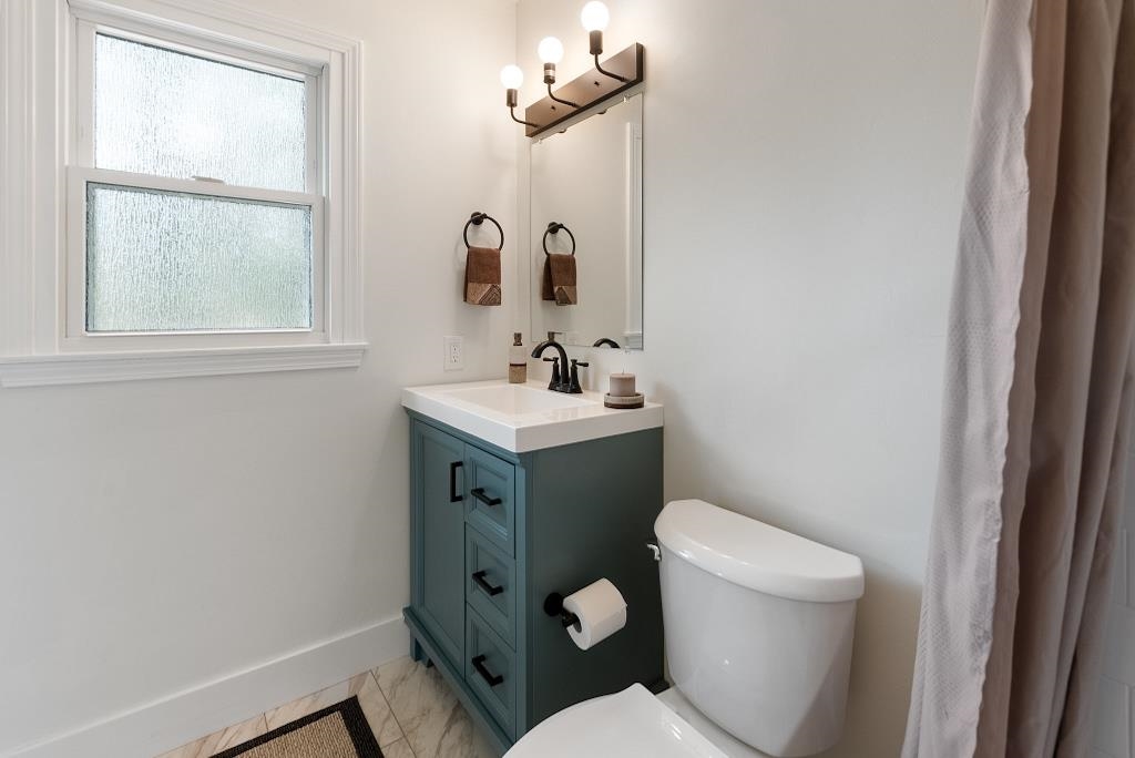 554 Stuart Street Daphne, AL 36526 - Photo 10 of 49 Bathroom