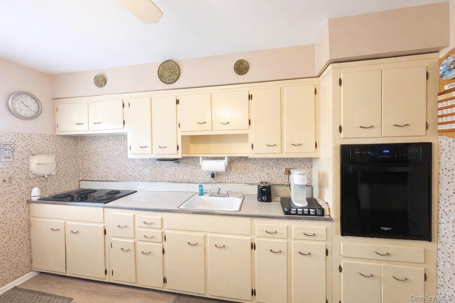 10 Wisteria Way Commack, NY 11725 - Photo 12 of 19