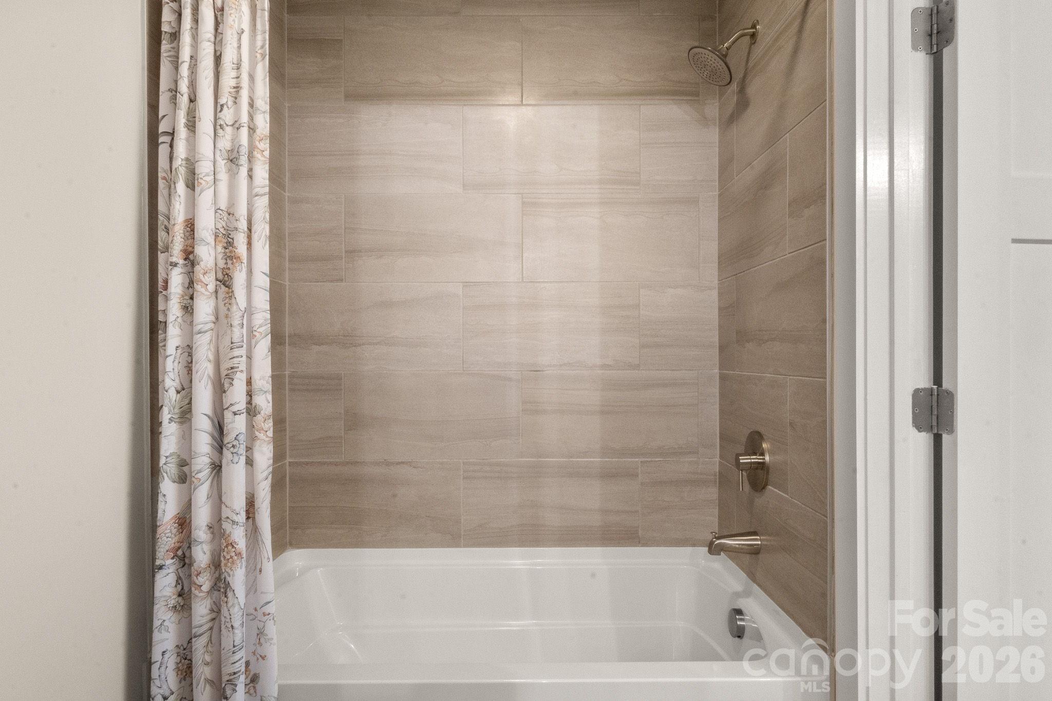 7261 Bay Ridge Drive Denver, NC 28037 - Photo 40 of 48 a bath tub sitting next to a shower