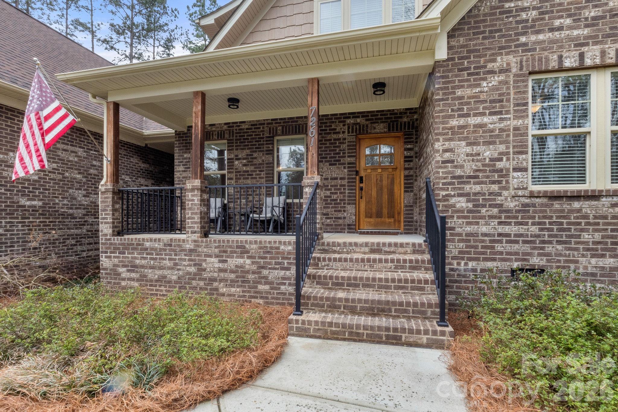 7261 Bay Ridge Drive Denver, NC 28037 - Photo 5 of 48 a front view of a house