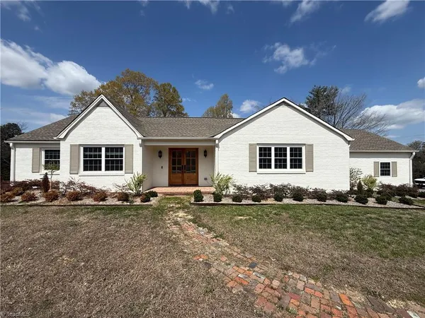 $2,495 | 1447 North Old Greensboro Road, High Point, NC 27265