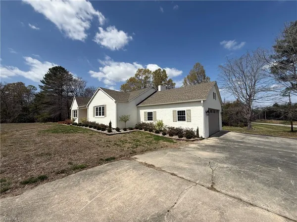 $2,495 | 1447 North Old Greensboro Road, High Point, NC 27265