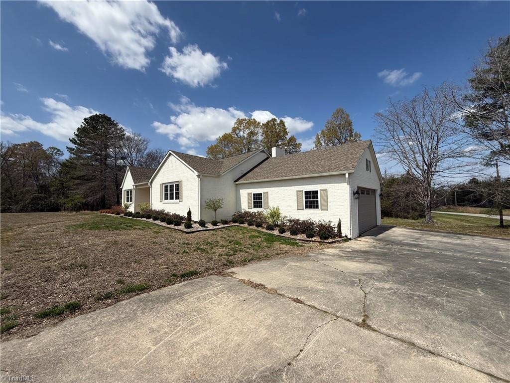 1447 North Old Greensboro Road High Point, NC 27265 - Photo 2 of 23