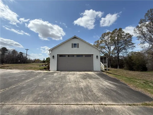 $2,495 | 1447 North Old Greensboro Road, High Point, NC 27265