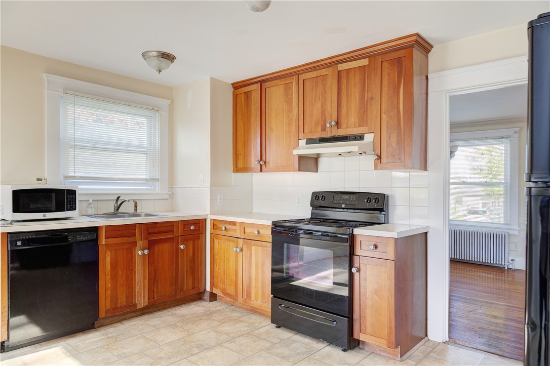 69 Carroll Avenue Newport, RI 02840 - Photo 11 of 27 Kitchen