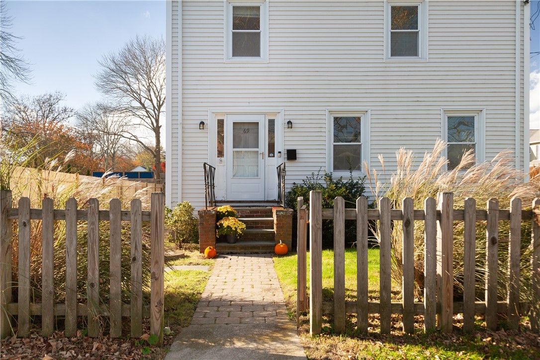 69 Carroll Avenue Newport, RI 02840 - Photo 3 of 27 Front of house