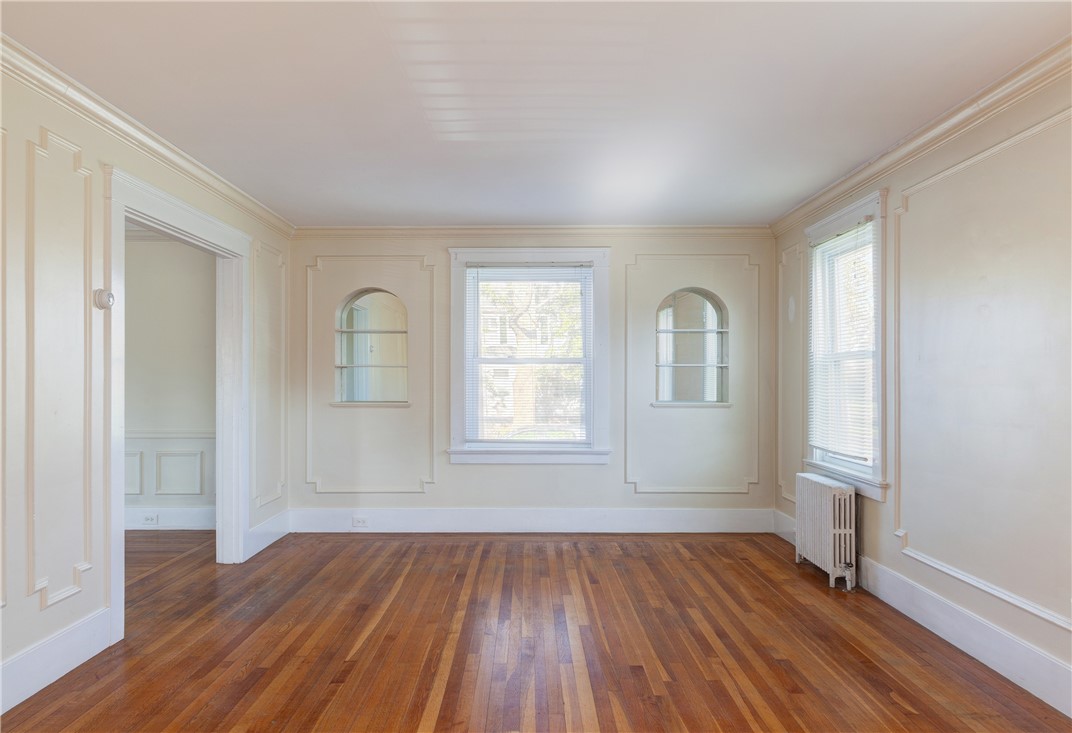 69 Carroll Avenue Newport, RI 02840 - Photo 4 of 27 Living Room