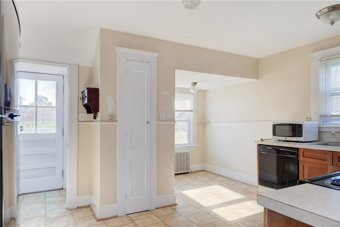 69 Carroll Avenue Newport, RI 02840 - Photo 9 of 27 Kitchen