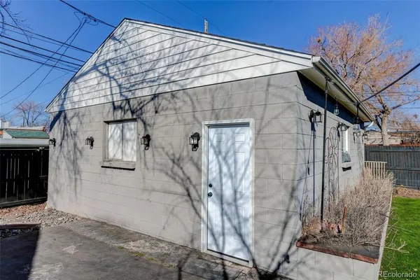 $938,000 | 725 South Grant Street, Denver, CO 80209