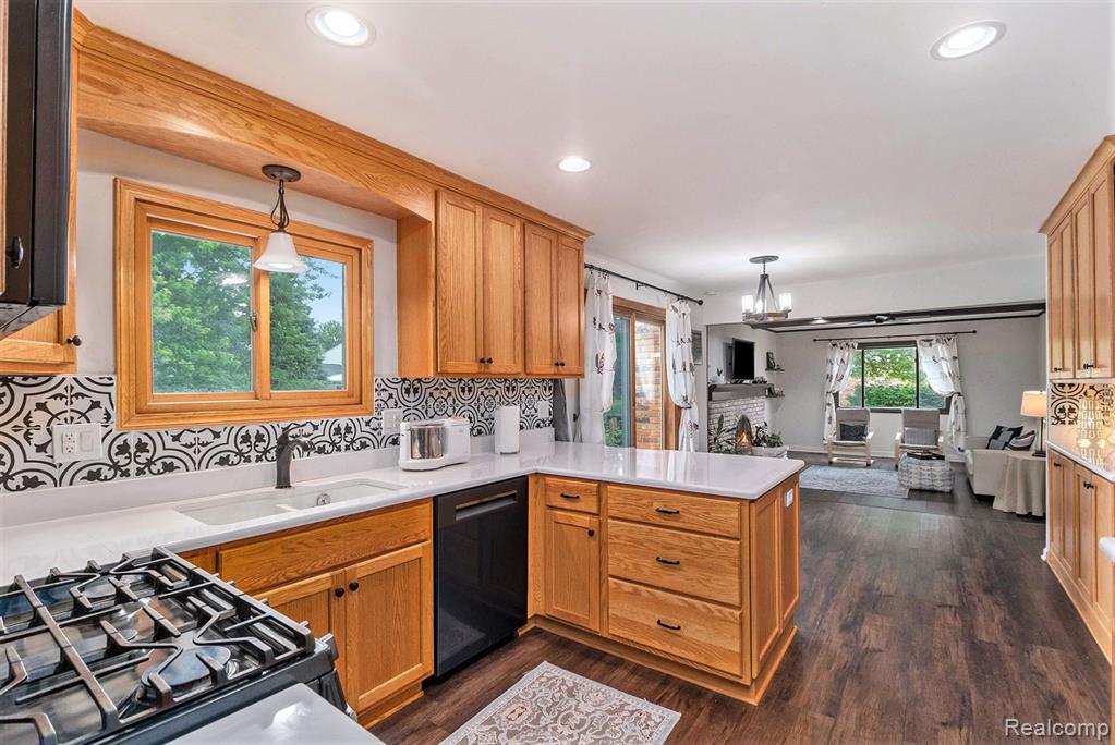 857 Hampton Circle Rochester Hills, MI 48307 - Photo 14 of 41