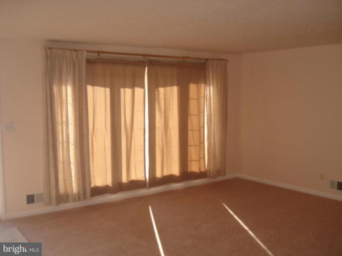 1800 Willann Road Rosedale, MD 21237 - Photo 3 of 30 Living Room