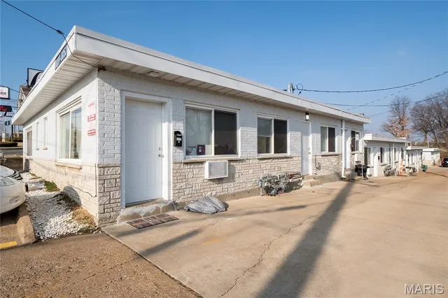 $1,149,900 | 8009 Gravois Road, St. Louis, MO 63123