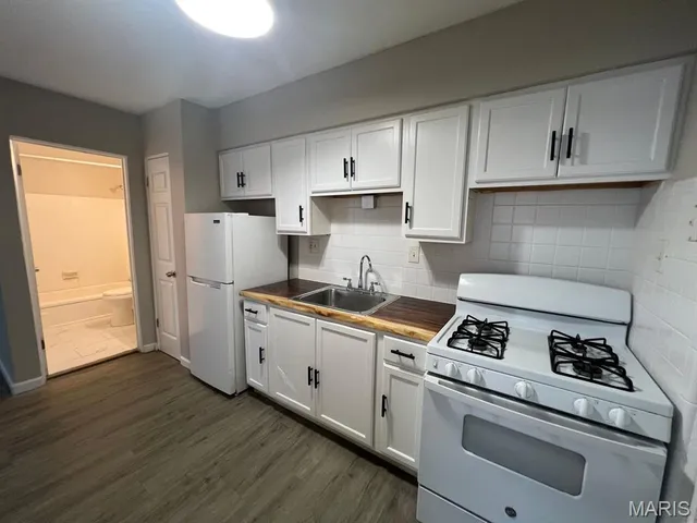 $1,149,900 | 8009 Gravois Road, St. Louis, MO 63123