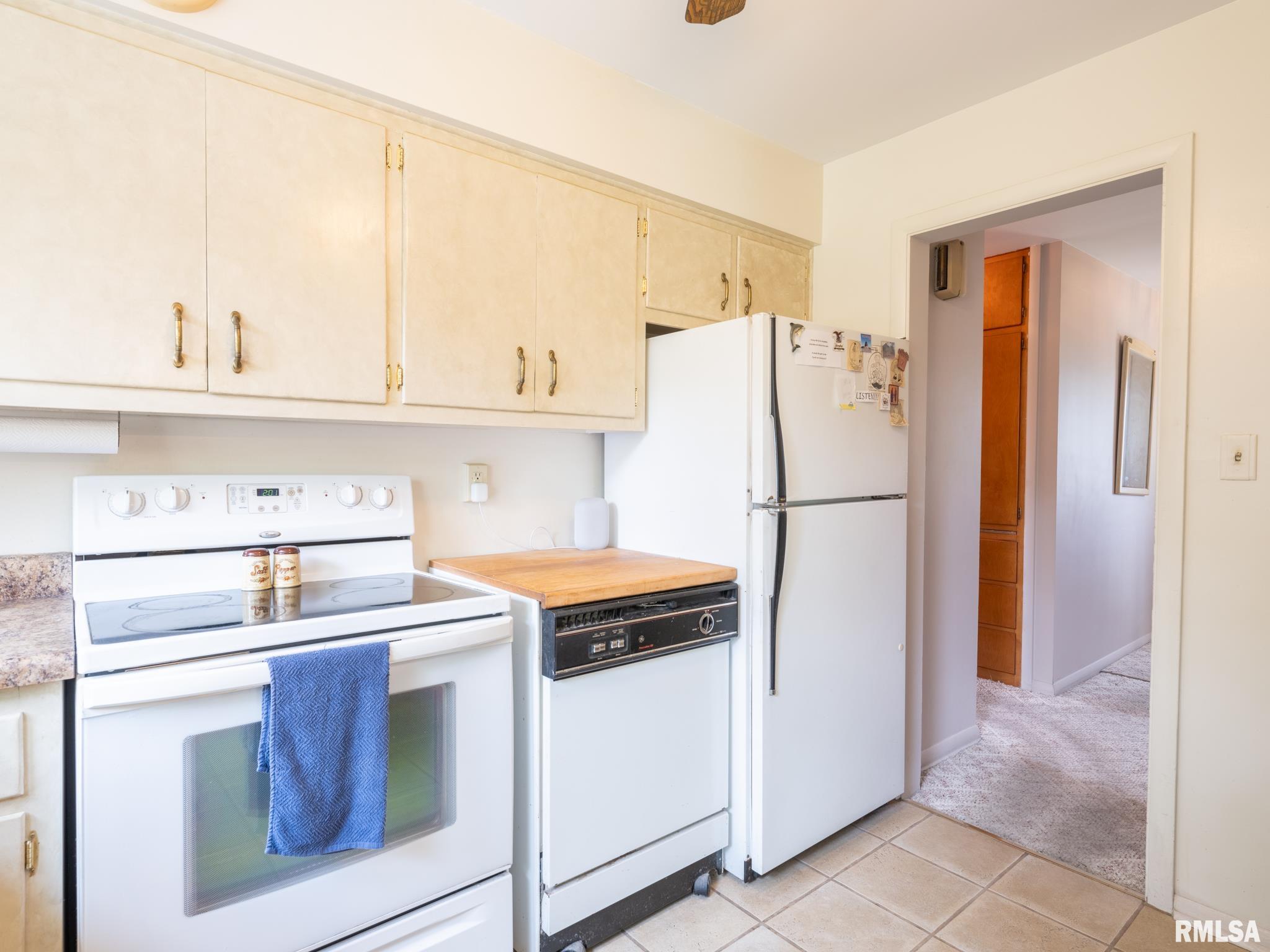 3016 West Westport Road Peoria, IL 61615 - Photo 8 of 23