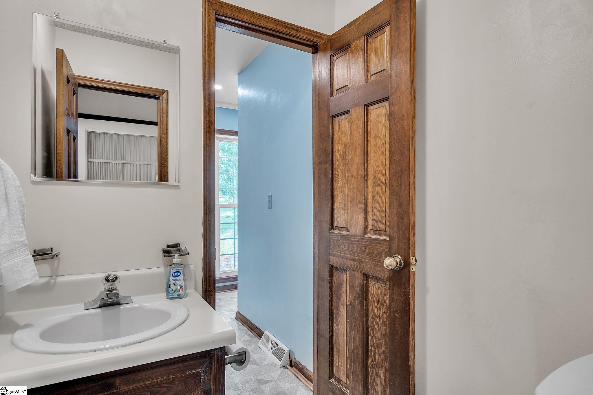 412 Smith Road Landrum, SC 29356 - Photo 13 of 37