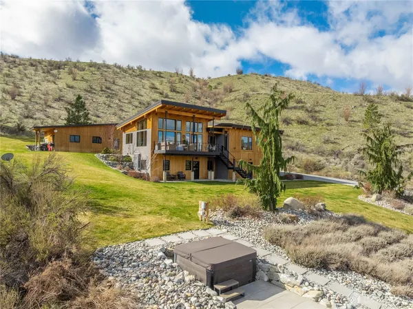 $1,700,000 | 111 Hawks Meadow Road, Chelan, WA 98816