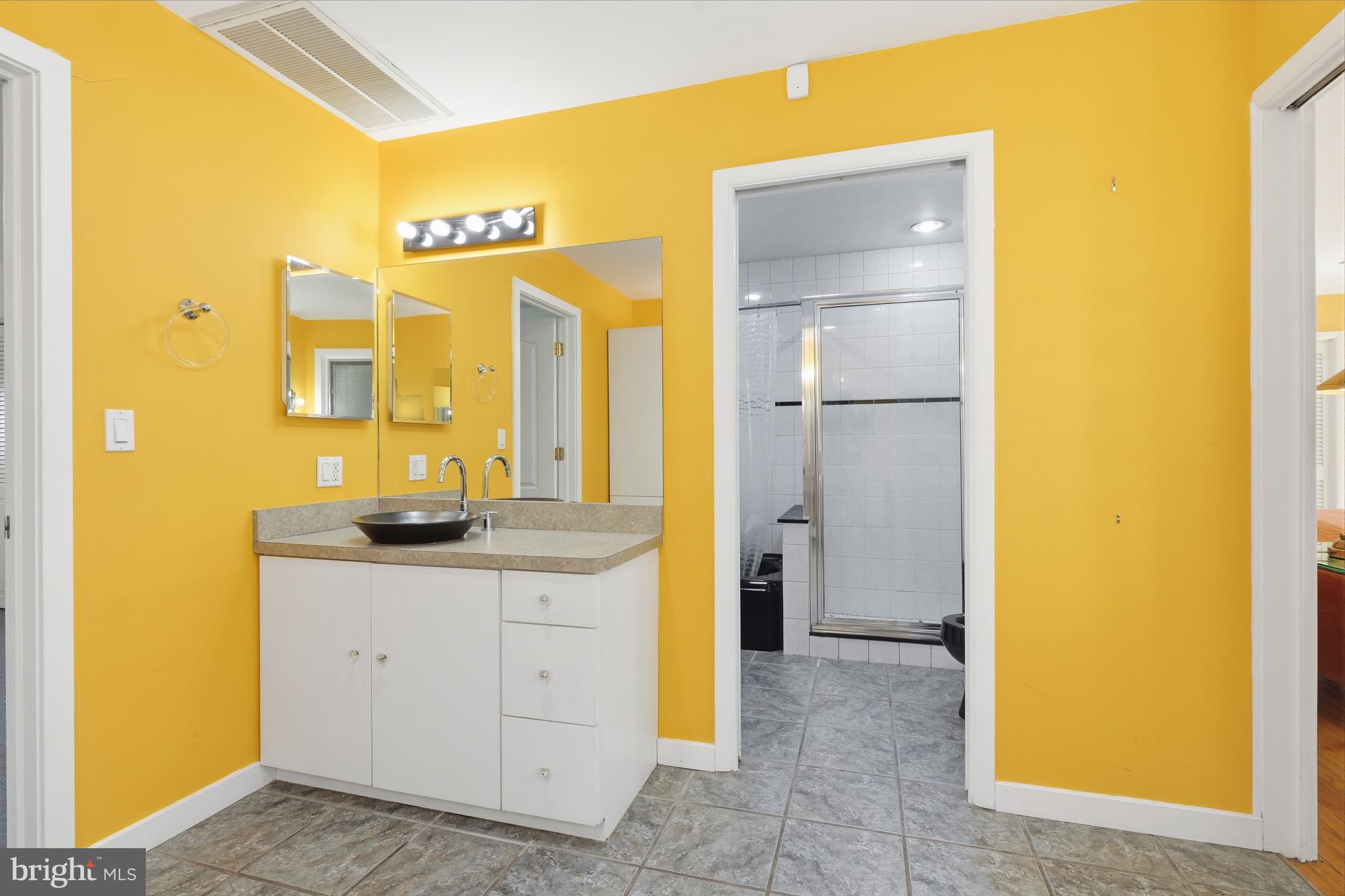 775 River Road Yardley, PA 19067 - Photo 46 of 75 Ensuite full bath with separate toilet/shower room