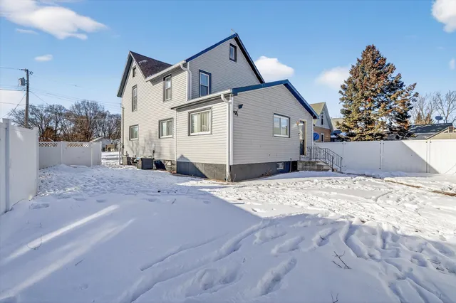 $220,000 | 1025 10th Street, Beloit, WI 53511