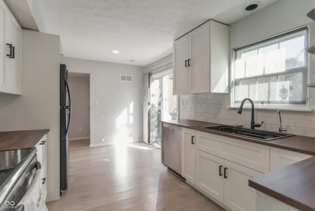 $367,900 | 8533 Legacy Court, Fishers, IN 46038