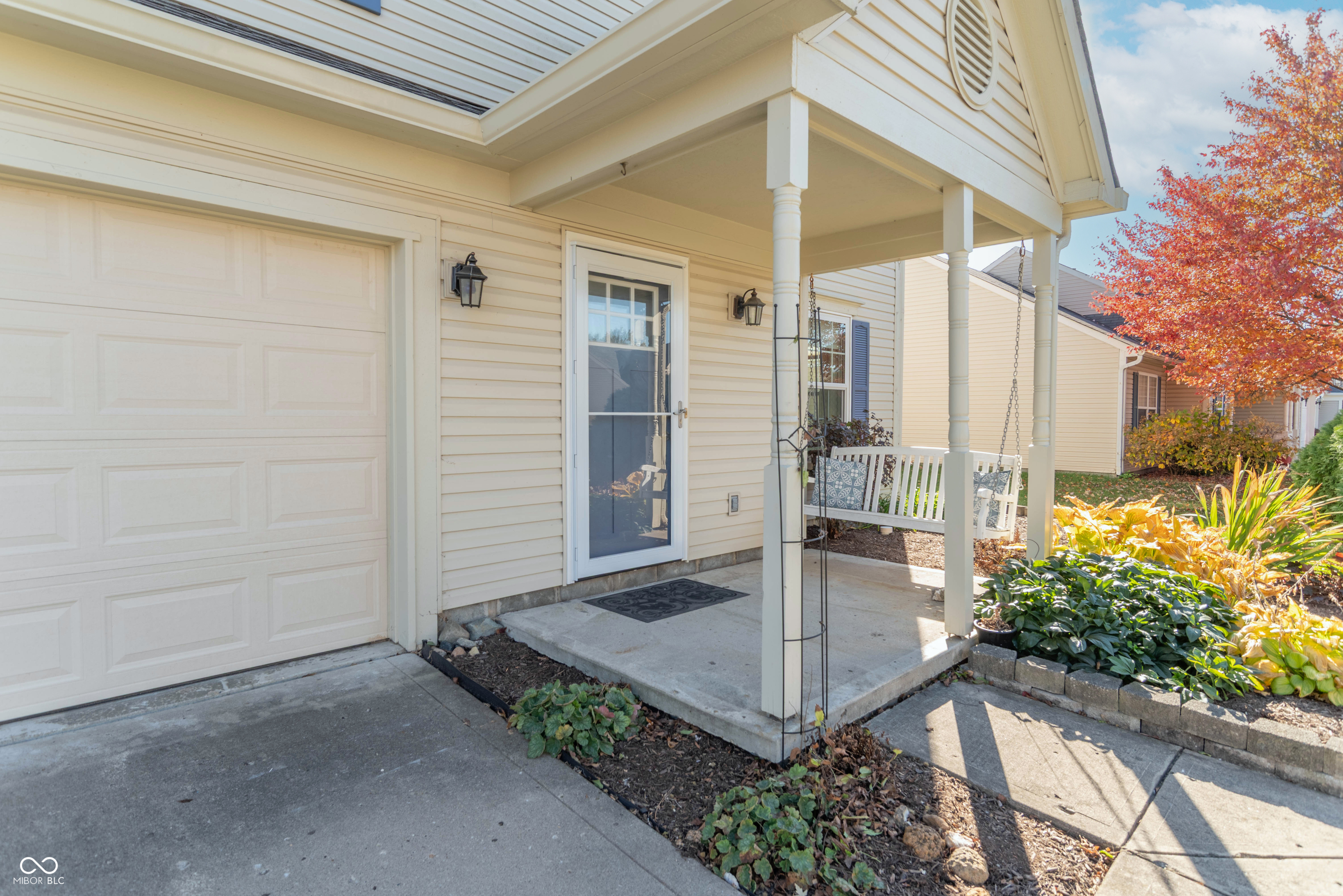 8533 Legacy Court Fishers, IN 46038 - Photo 3 of 41