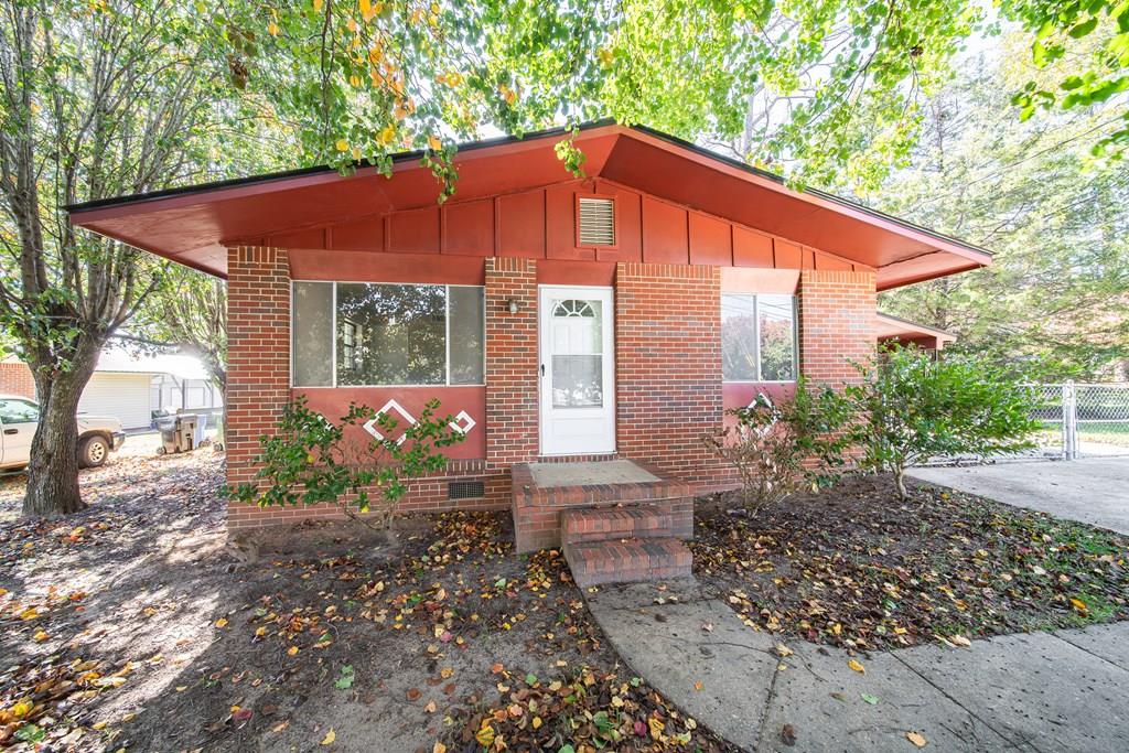 a front view of house with yard