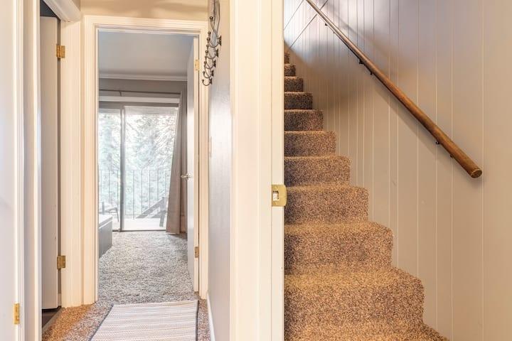 33840 Upper Leland Road, Unit B Pinecrest, CA 95364 - Photo 12 of 35 a view of entryway