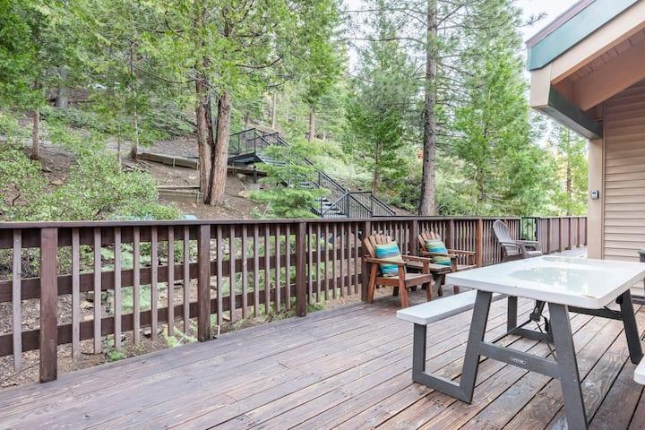 33840 Upper Leland Road, Unit B Pinecrest, CA 95364 - Photo 20 of 35 a roof deck view with a garden and space