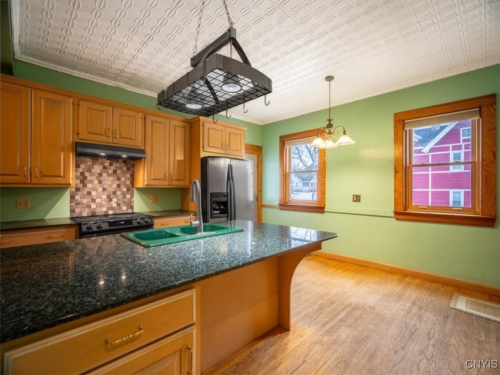 418 Broad Street Oneida, NY 13421 - Photo 11 of 46