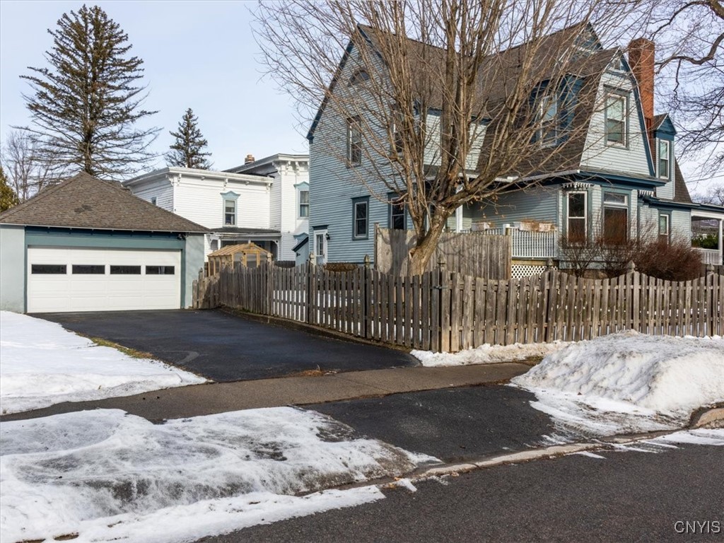 418 Broad Street Oneida, NY 13421 - Photo 6 of 46